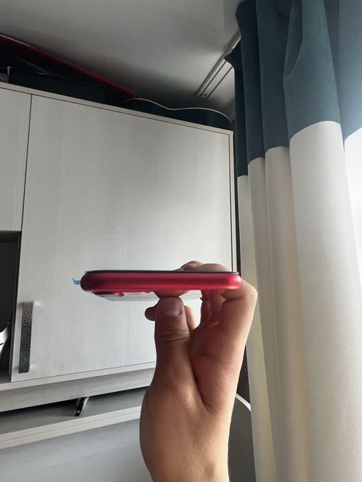 IPhone 11 красный