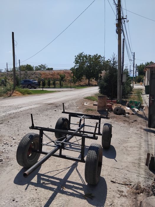 Продавам стара каруца