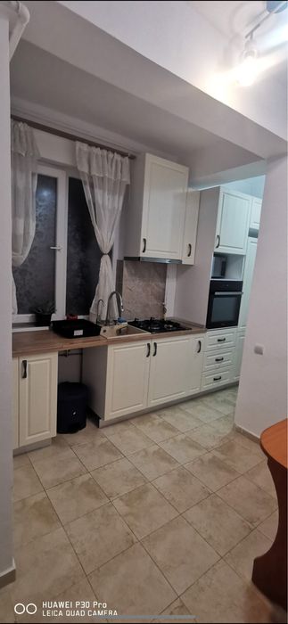 Inchiriez apartament