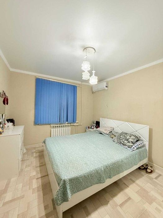 Продаётся 2 - кмнатная квартира в районе 11 микрорайона