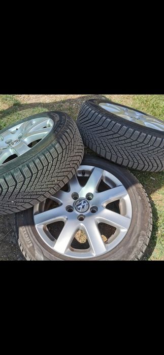 Джанти 16" VW с зимни гуми Pirelli