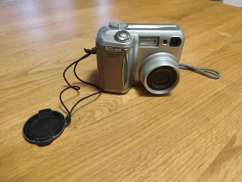 Ретро дигитален фотоапарат Nikon Coolpix 4300