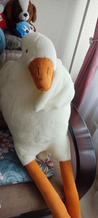 Продам игрушку гусь 130см