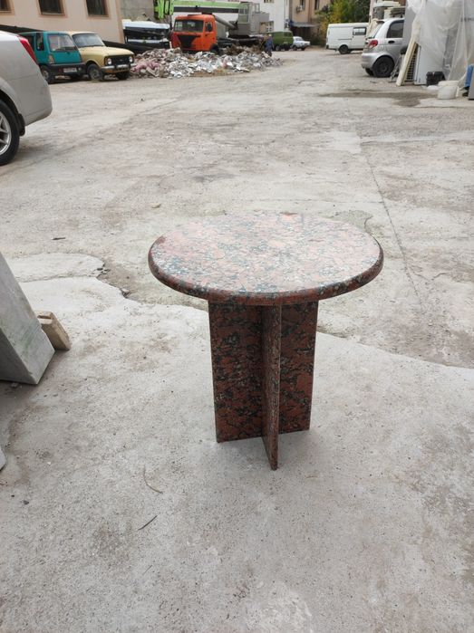 Столики из гранита и мрамора под заказ