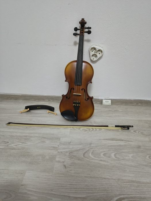 Vioară Hora 4/4 + arcuș, toc și sacâz – stare foarte bună
