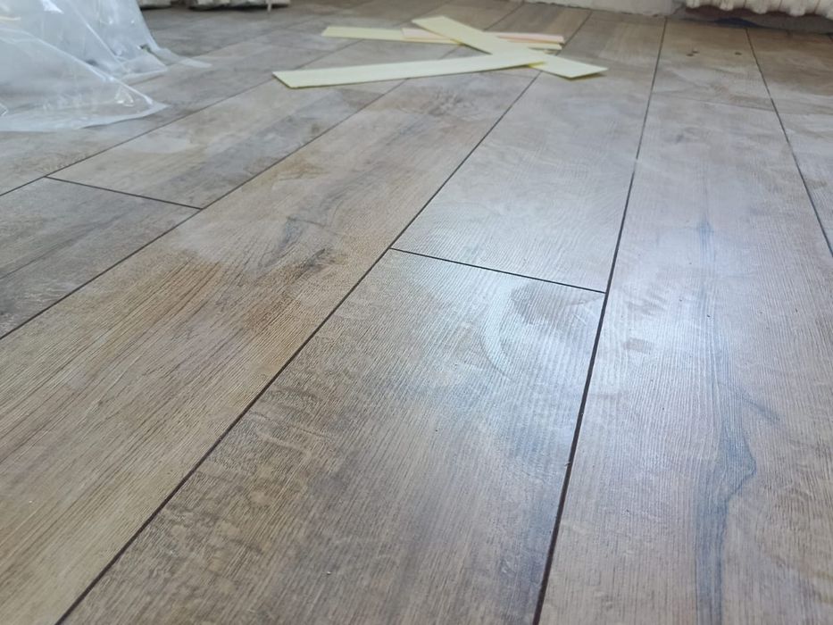 Настил ламината, линолеума