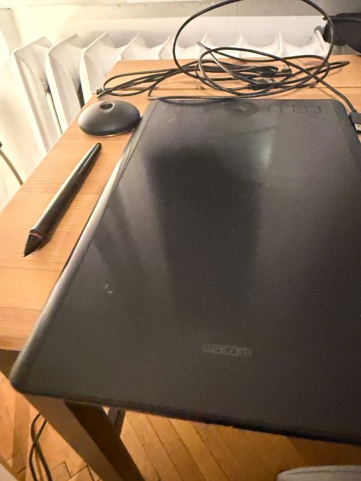 Wacom Intuos Pro M PTH-660 графичен таблет
