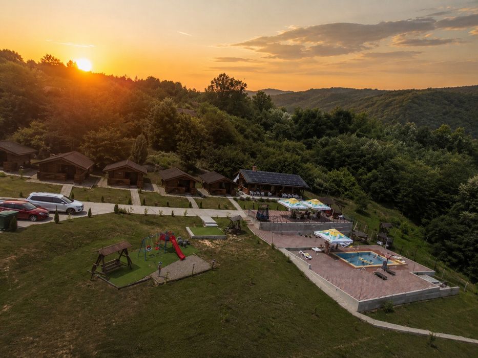 Cabanute cu piscina incalzita