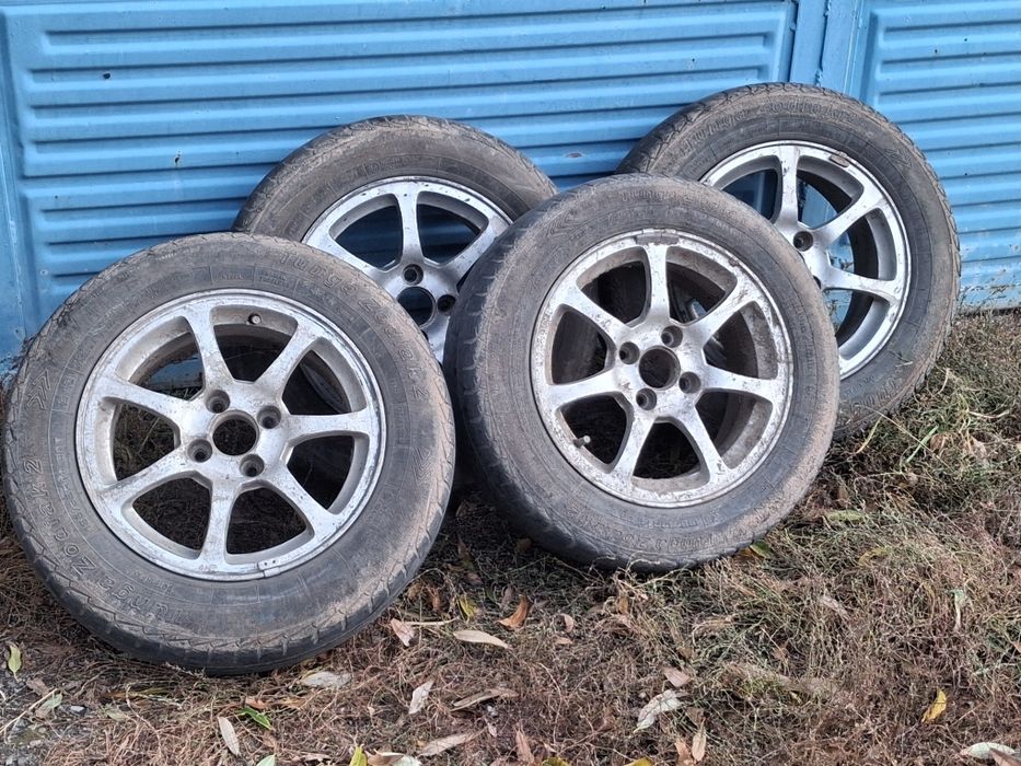 Диски с резиной.