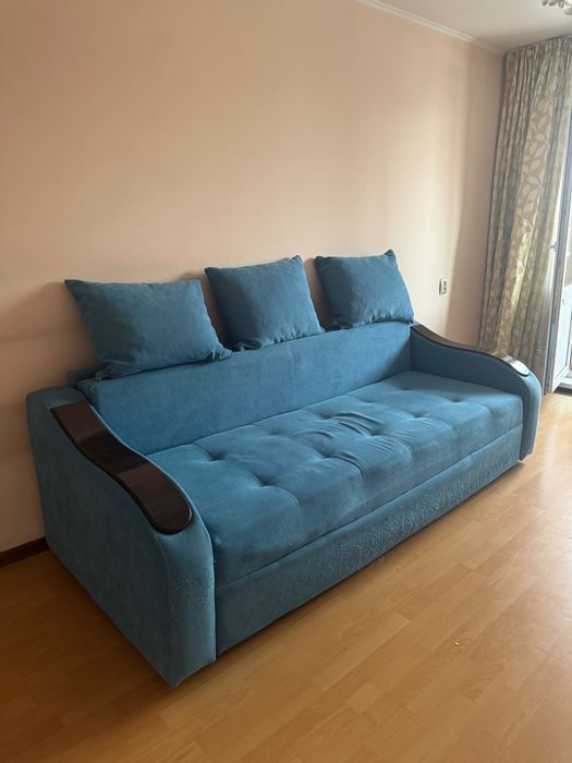 Продаи диван. 5 микрорайон. Самовыво