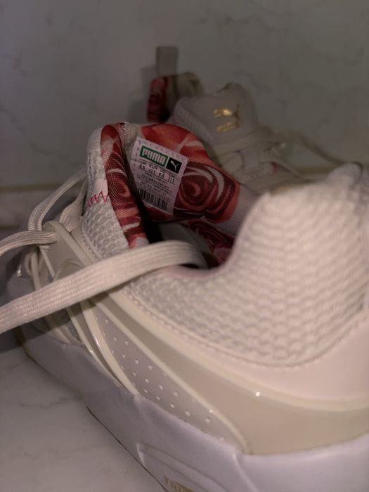 Обувки Puma.