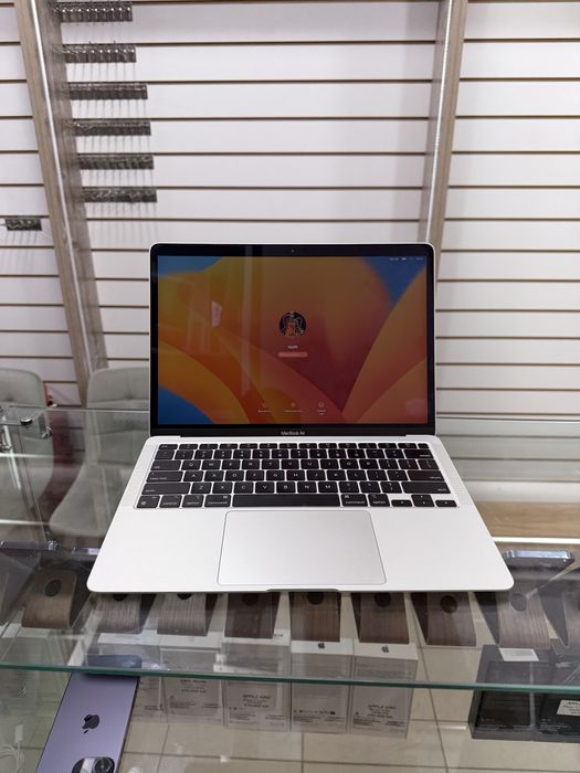 Продаю MacBook Air M1 256GB