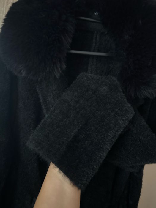 Меко палто с пухена яка