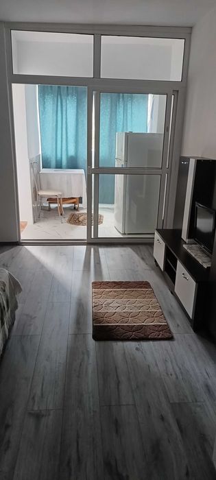 Închiriez garsonieră!
