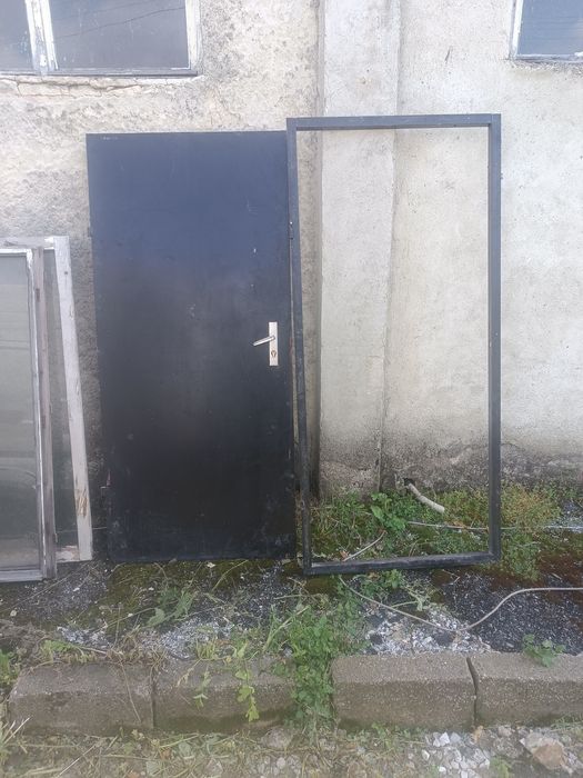 2 бр метални врати с каси