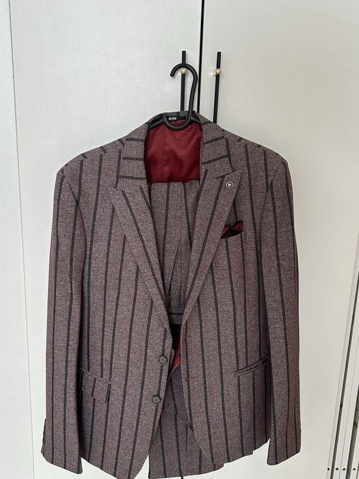 Костюм,тройка,бордовый.