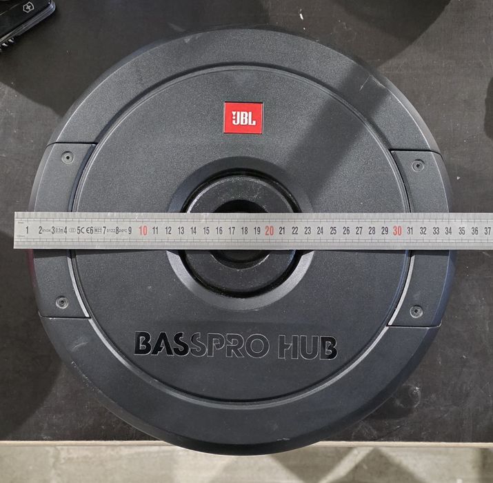 Vând subwoofer auto  JBL BassPro Hub