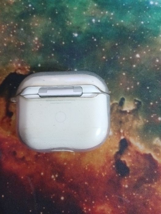 Продам Airpods 3