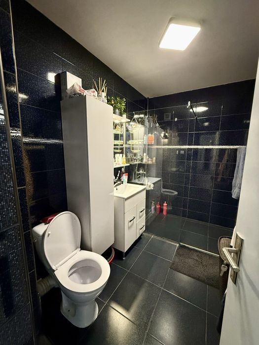 PROPRIETAR vând apartament cu 3 camere + parcare – Florești