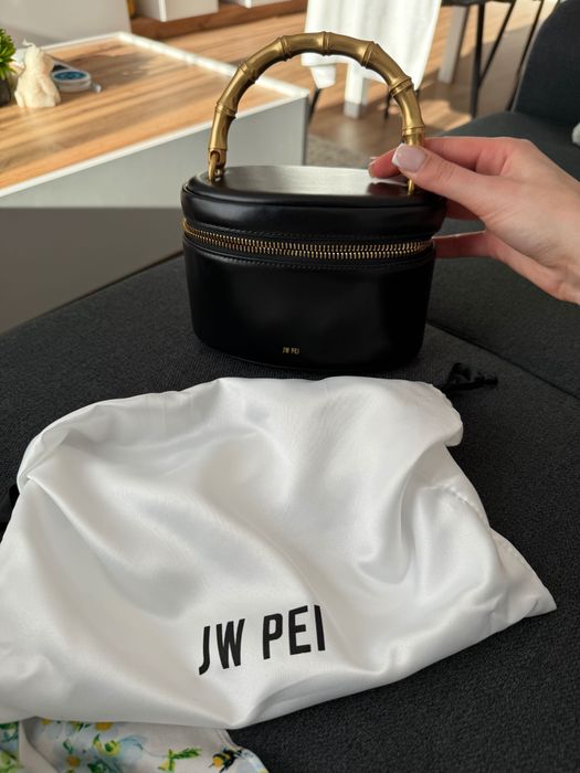 Чанта JW PEI черна