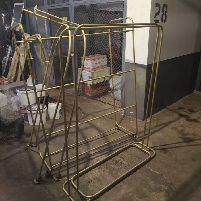 Рейл для хранения одежды