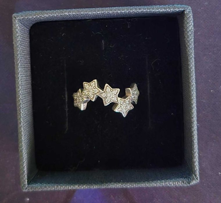 Пръстен звезди д- 17мм Обеците черно и бяло дължина 2см