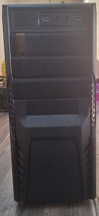 Геймърски, настолен компютър + (ПОДАРЪК) професионален микрофон