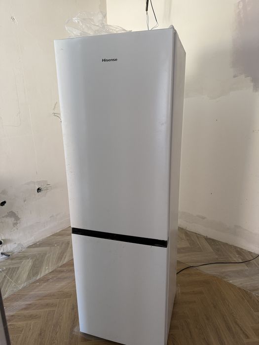 Холодильник Hisense
