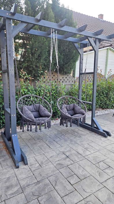 Pergola cu leagan dublu.