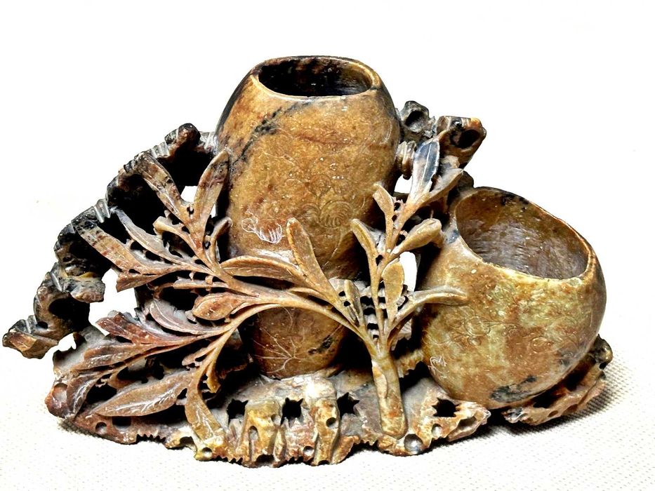 set calimara veche sculptata in roca, sfarsit de sec, XIX