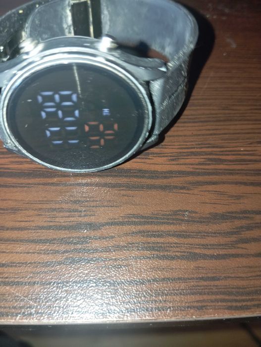 Продавам дамски часовници