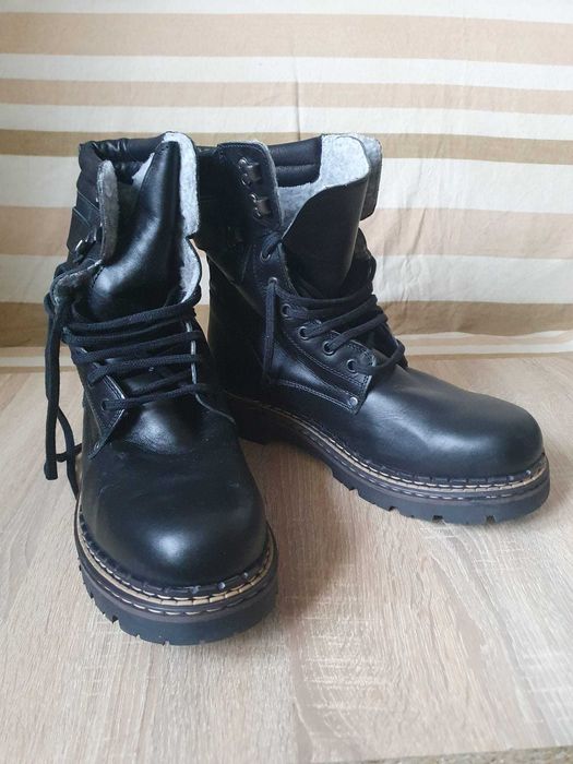 Bocanci noi, de piele, imblaniti, masura 46