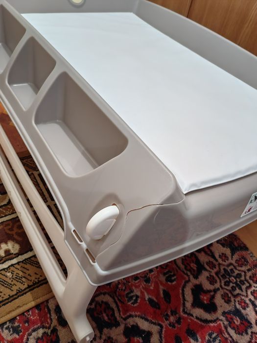 Masa de infasat pentru bebelusi cu compartimente laterale
462,99