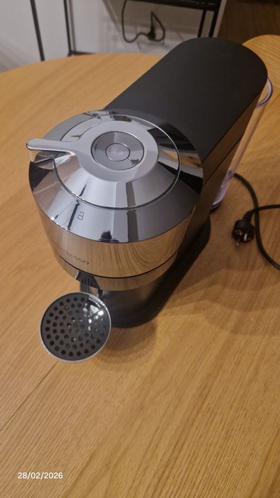 Nespresso Vertuo Next Deluxe Chrome cu tot cu cafea !
