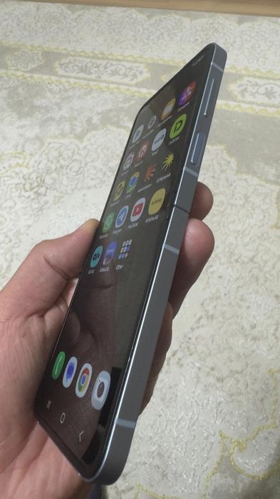 Продам Samsung Galaxy Z Flip6, новый;