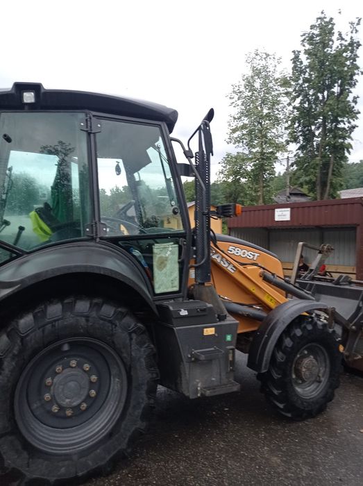 Buldoexcavator CASE 580ST