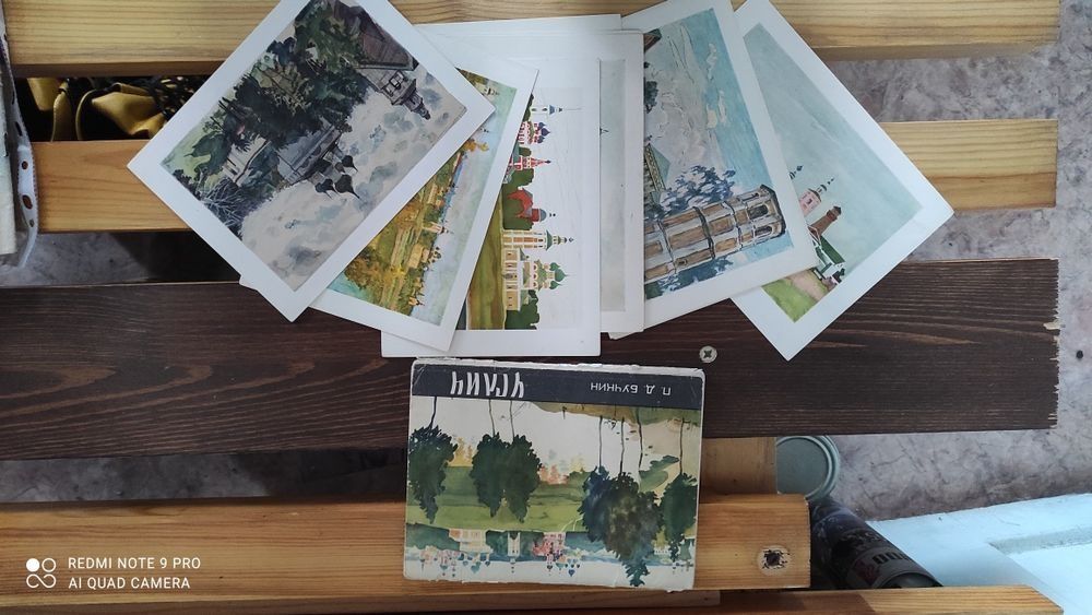 Открытки разные и наклейки.