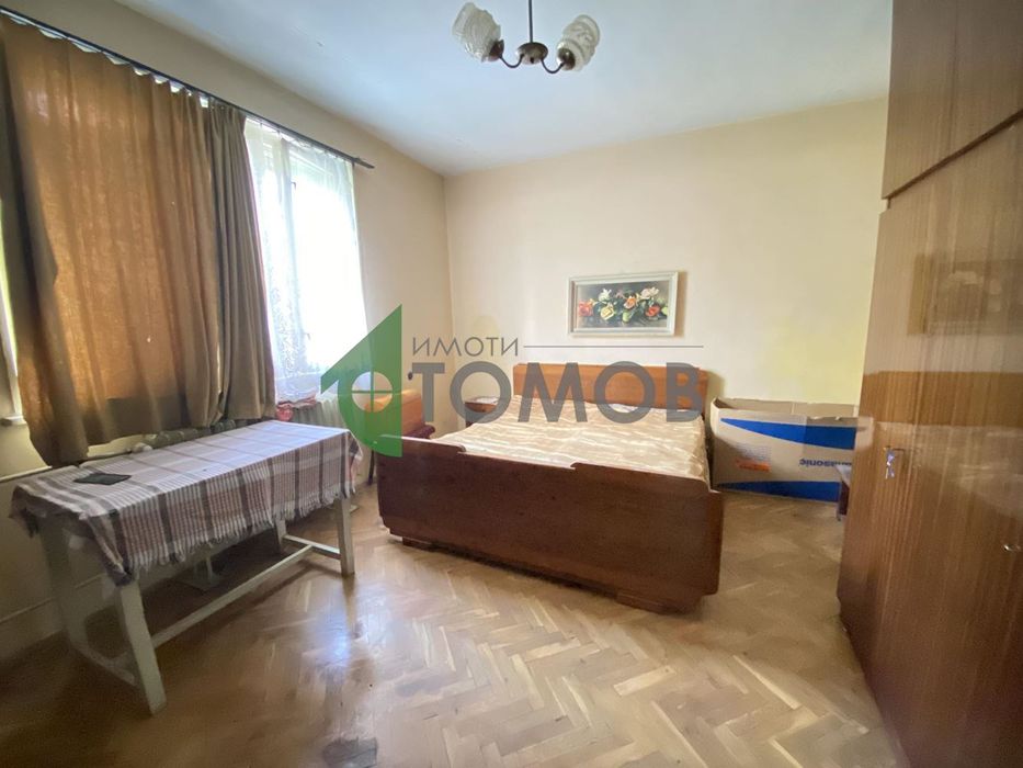 Продава се Тристаен апартамент в Шумен, Център - 120 кв.м за 817 €/кв.м - Снимка #3