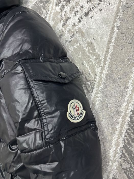 Продам куртку moncler на возраст 10-11 лет