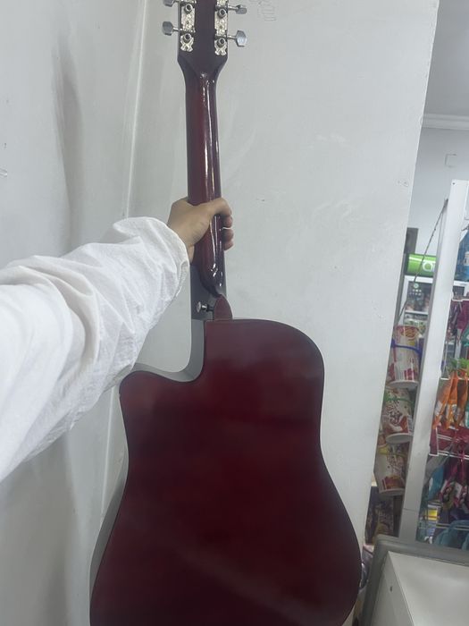 продам гитару,срочно