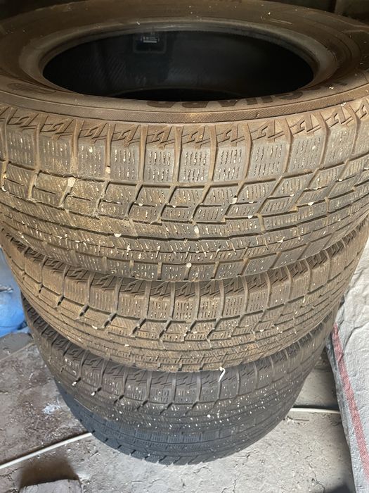 Продам комплект зимней резины