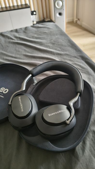 Bowers & Wilkins PX8 James Bond 007