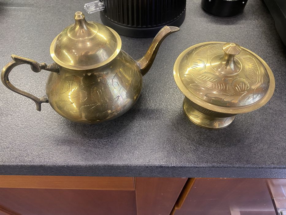 Чайник и захарница