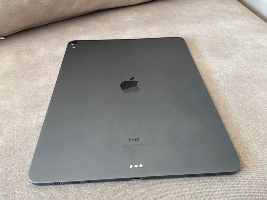Vând iPad Pro 2018 (Wi-Fi), 64 GB, împreună cu Apple Pencil 2