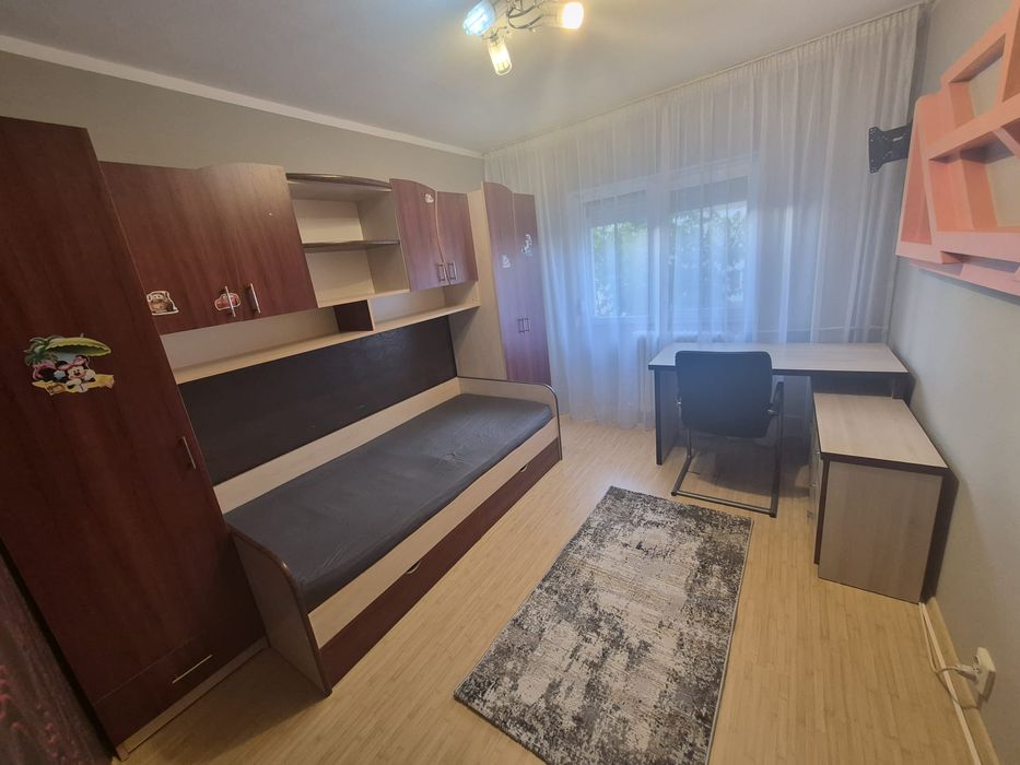 Închiriez apartament cu 3 camere