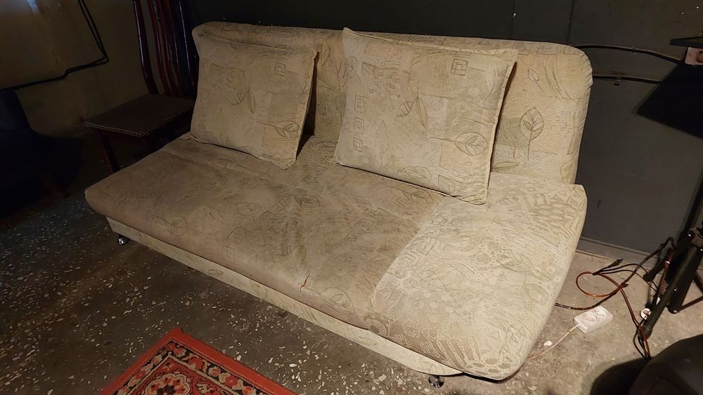 Продам два дивана б/у