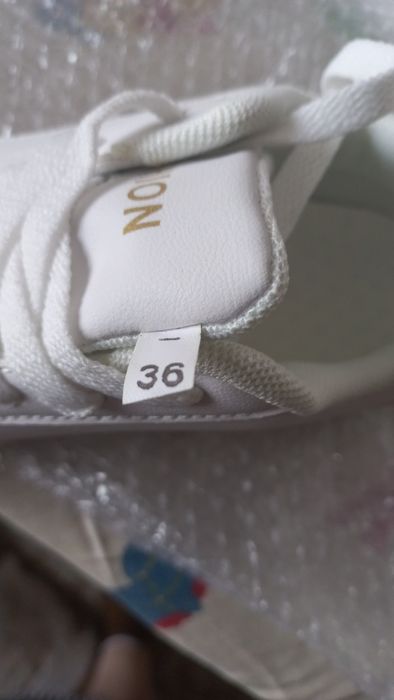 Продам кросовки белые.