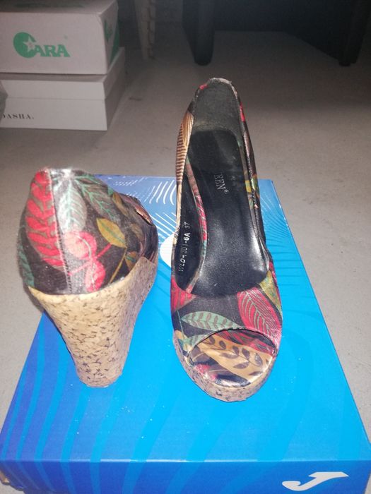 Încălțăminte purtata foarte putin