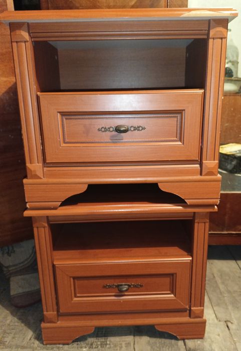 Продам тумбочки .