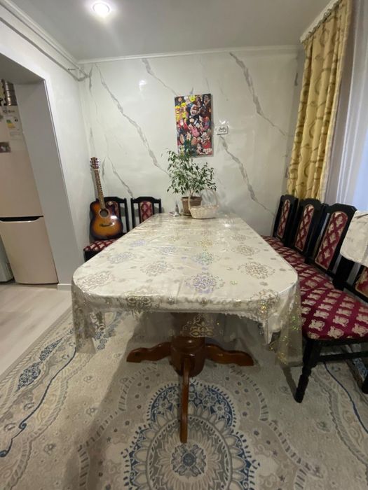 Продам стол без стульев
